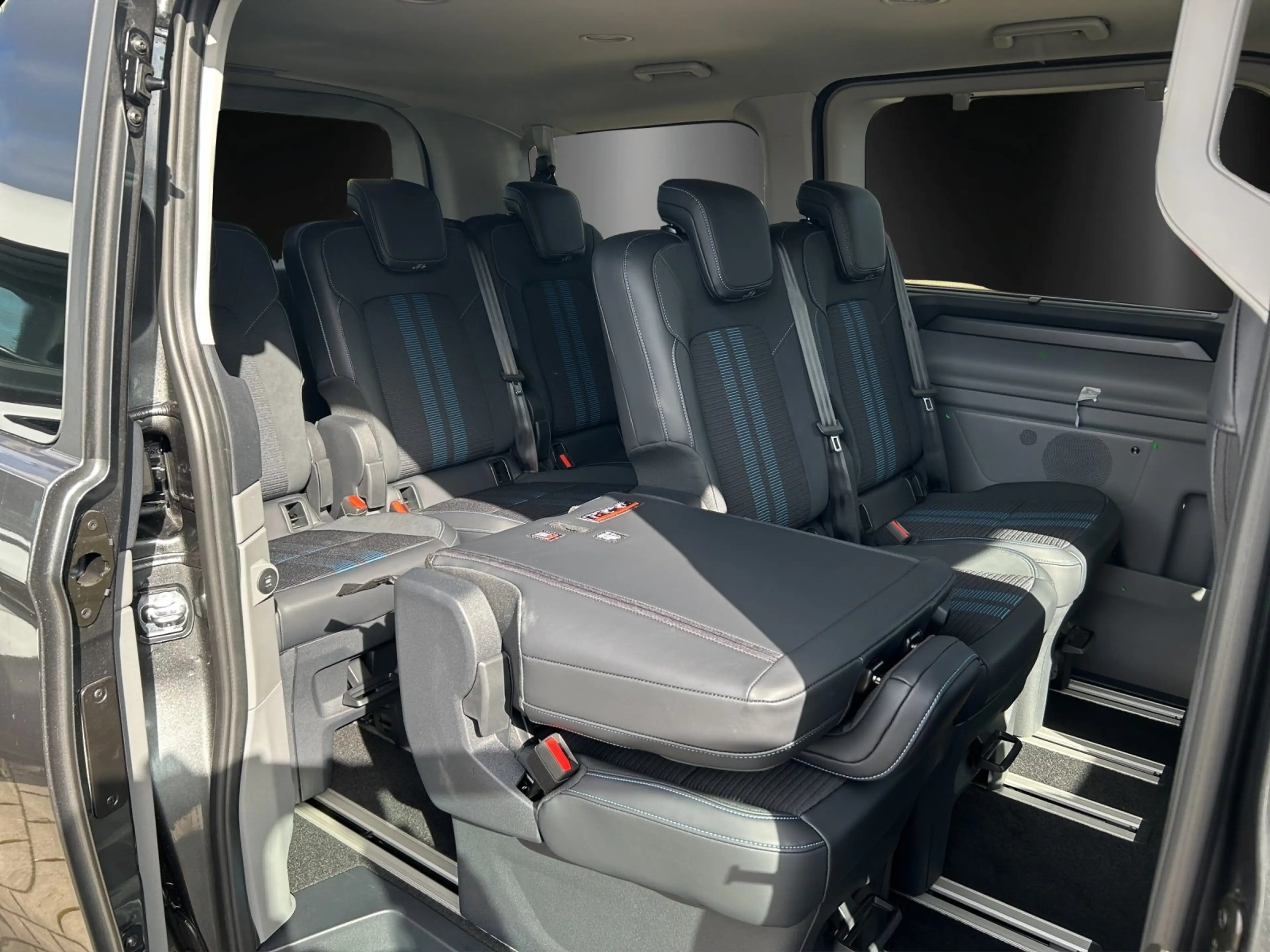 Ford Tourneo Custom Sport L1  FGS 3.-5 Jahr — photo 9