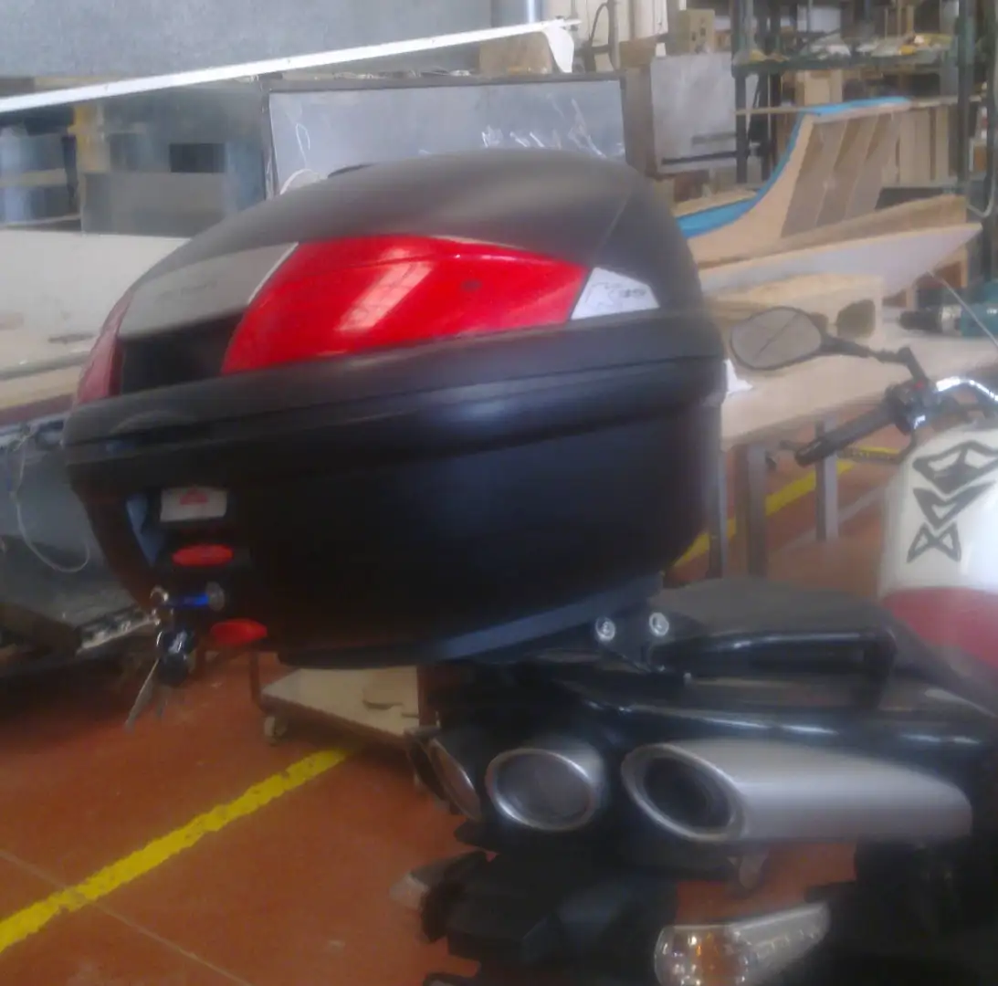 Suzuki GSR 600 Blanco - 2