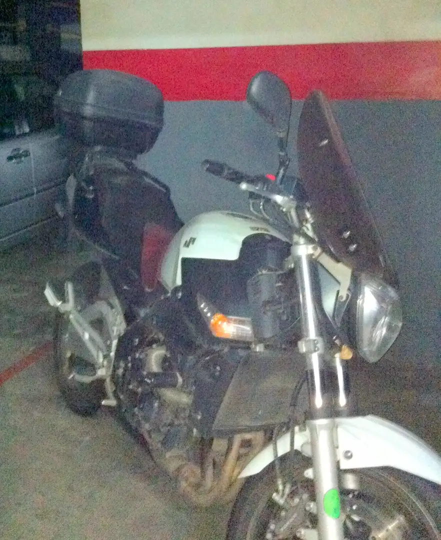 Suzuki GSR 600 Blanco - 1