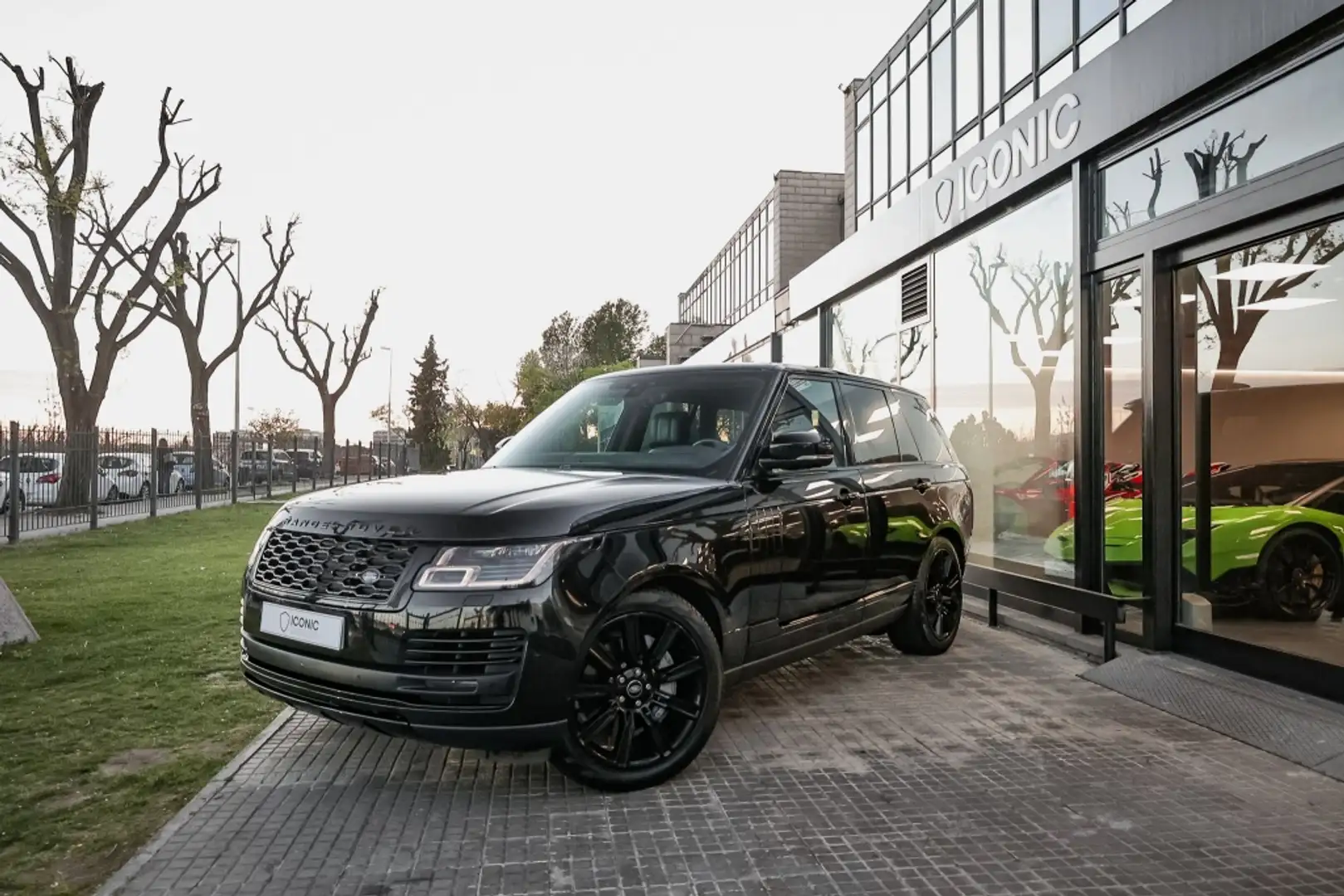 Land Rover Range Rover 2.0 i4 PHEV Vogue 4WD Aut. Schwarz - 1