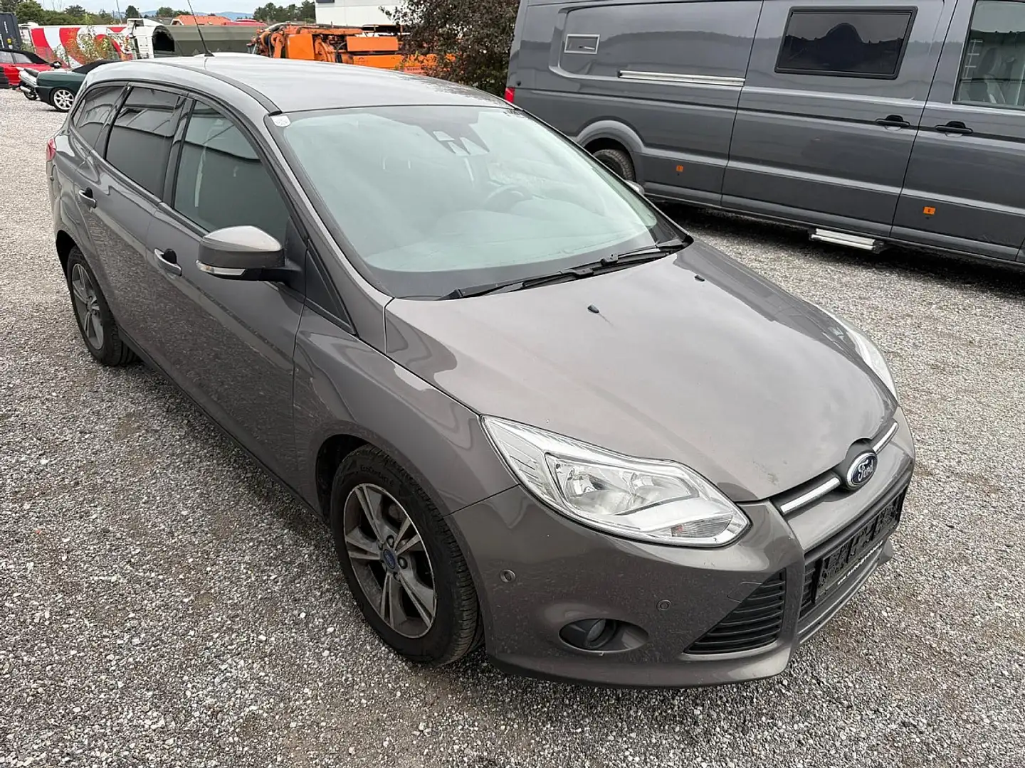 Ford Focus Traveller Easy 1,0 EcoBoost Grau - 2