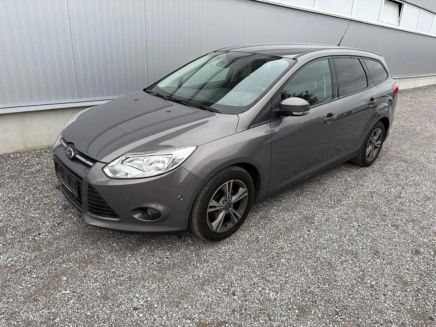 Ford Focus Traveller Easy 1,0 EcoBoost Grau - 1
