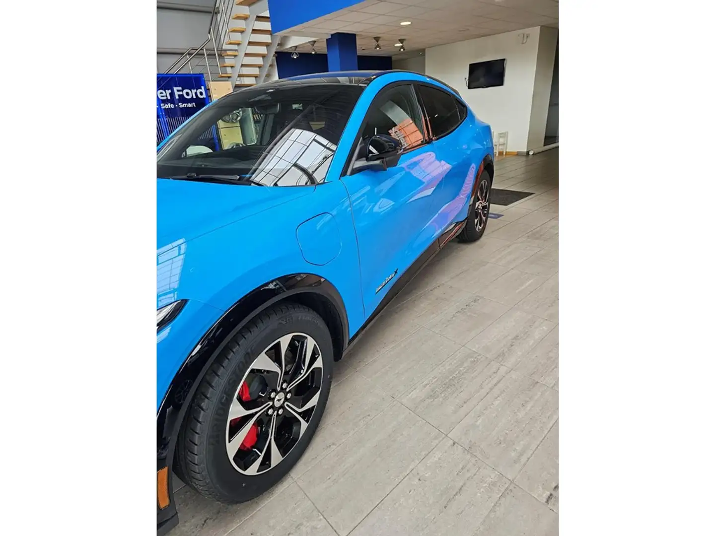 Ford Mustang Mach-E Premium AWD 99kWh Extended Range 351CV/258kW - A1 Bleu - 2