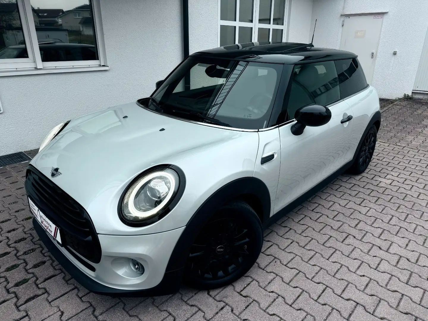 MINI Cooper 1.5 Aut. Chili PANO Sport CarPlay Navi LED Weiß - 1