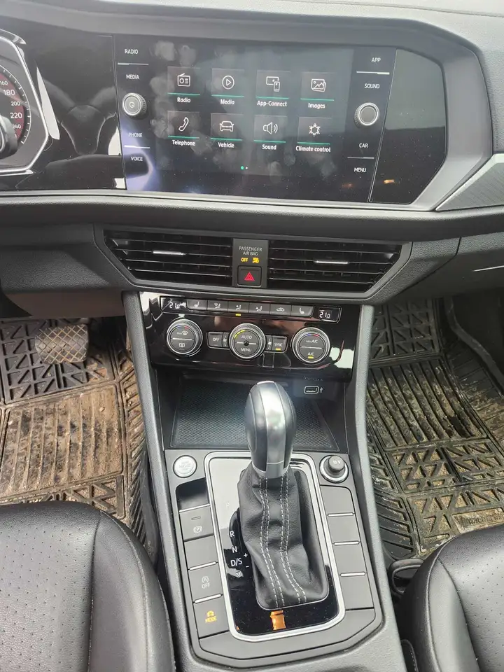 Volkswagen Jetta снимка Volkswagen Jetta