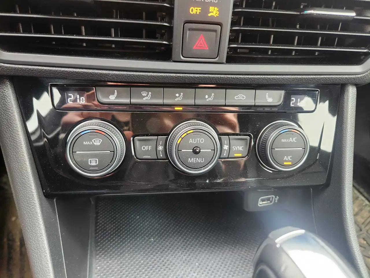 Volkswagen Jetta снимка Volkswagen Jetta