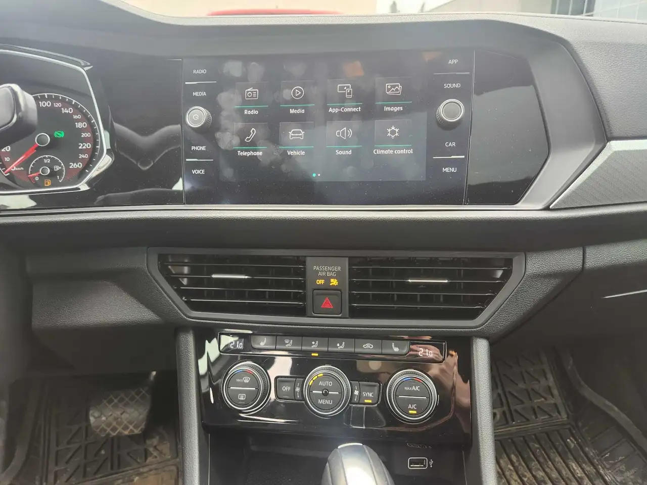 Volkswagen Jetta снимка Volkswagen Jetta