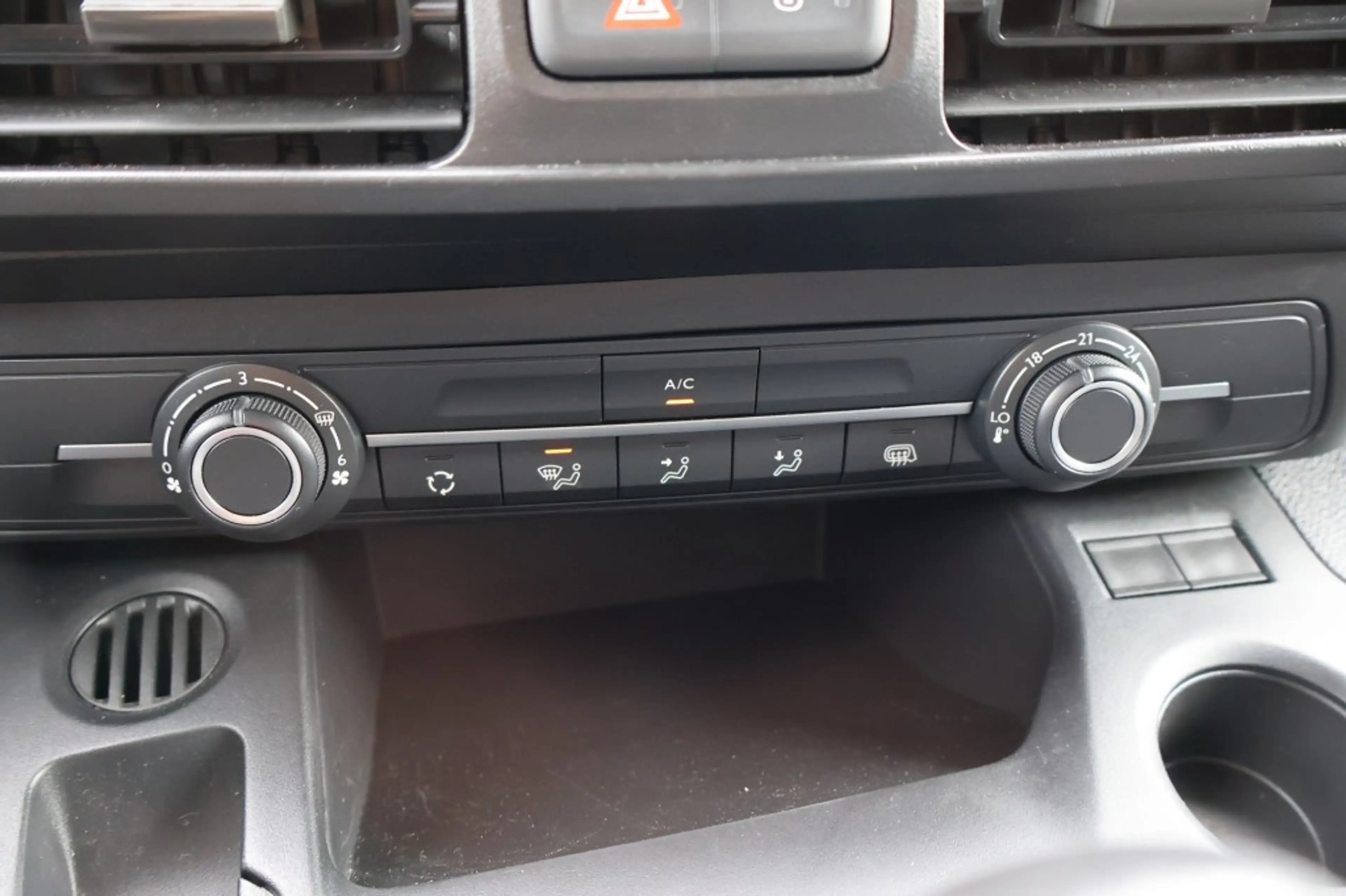 Peugeot Partner 1.5 BlueHDi 100 / Navi / PDC V&A / Camera / Cruise — photo 19