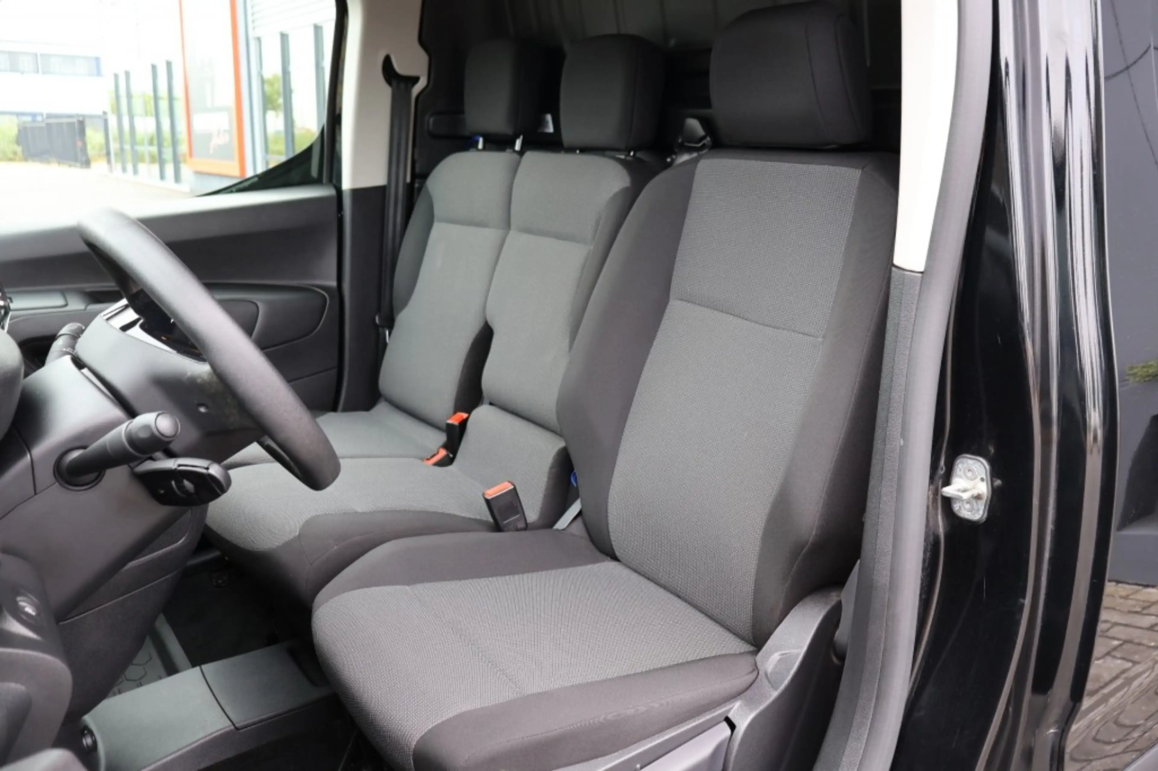 Peugeot Partner 1.5 BlueHDi 100 / Navi / PDC V&A / Camera / Cruise — photo 3