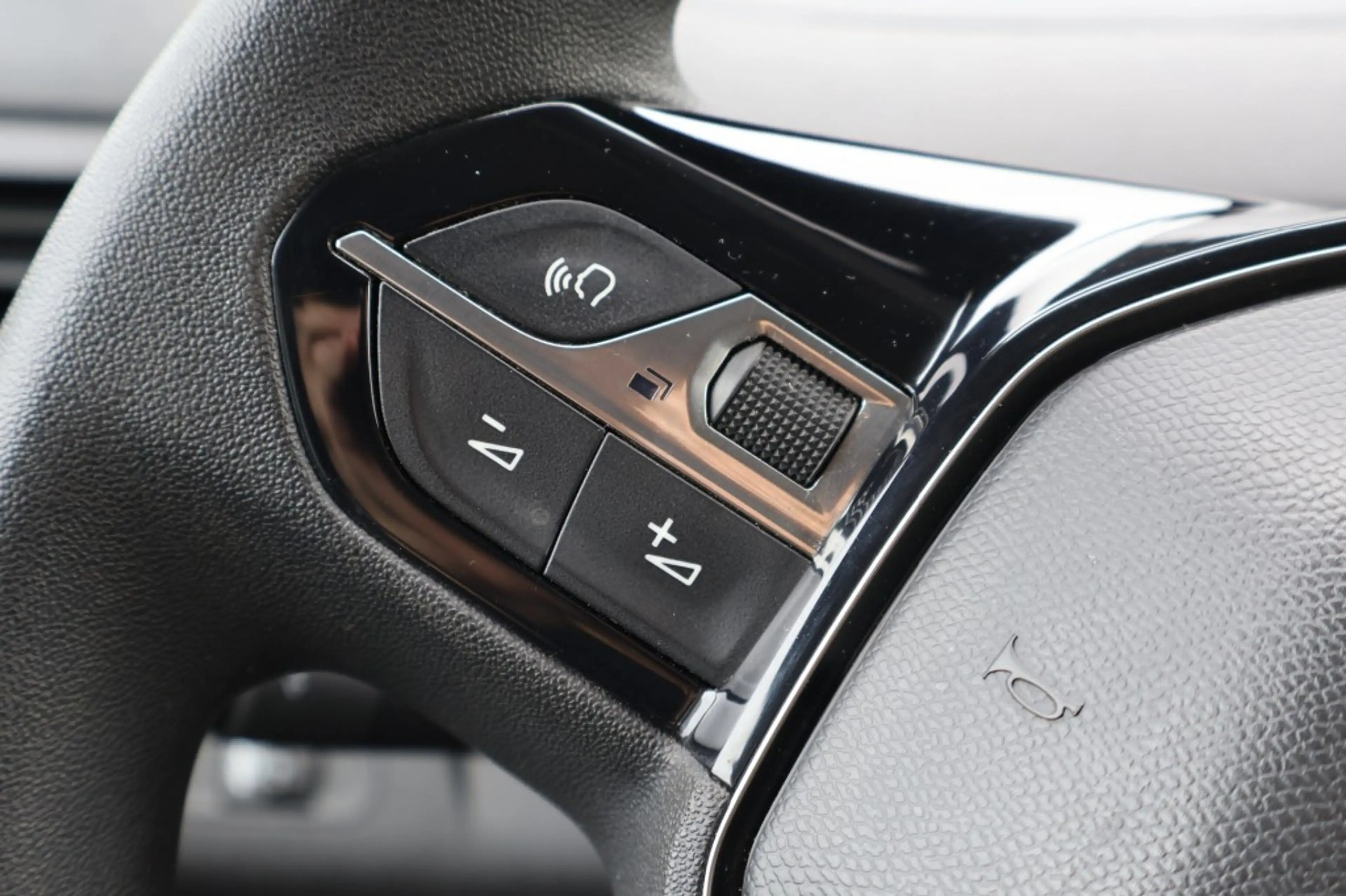 Peugeot Partner 1.5 BlueHDi 100 / Navi / PDC V&A / Camera / Cruise — photo 33