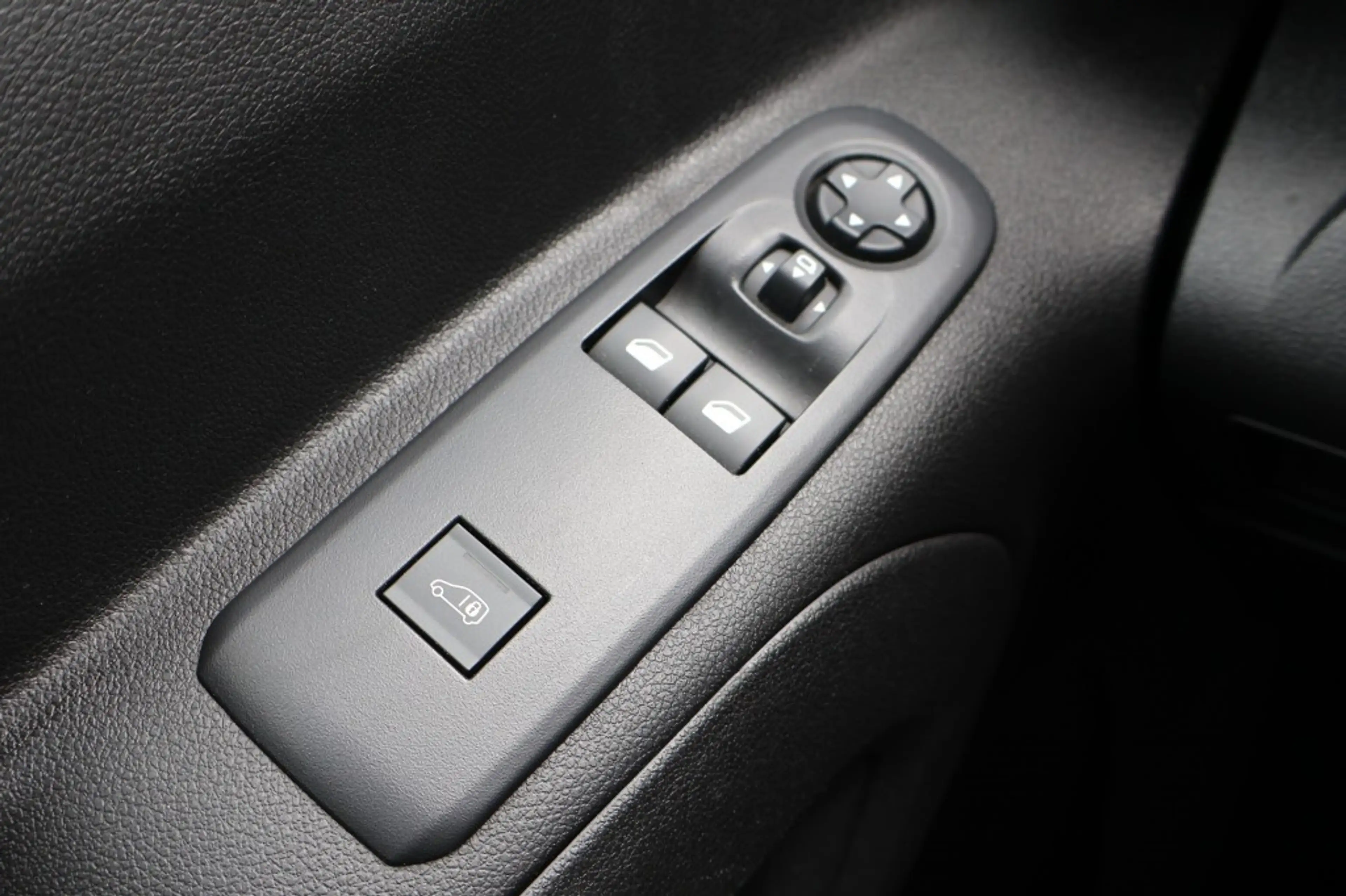 Peugeot Partner 1.5 BlueHDi 100 / Navi / PDC V&A / Camera / Cruise — photo 24