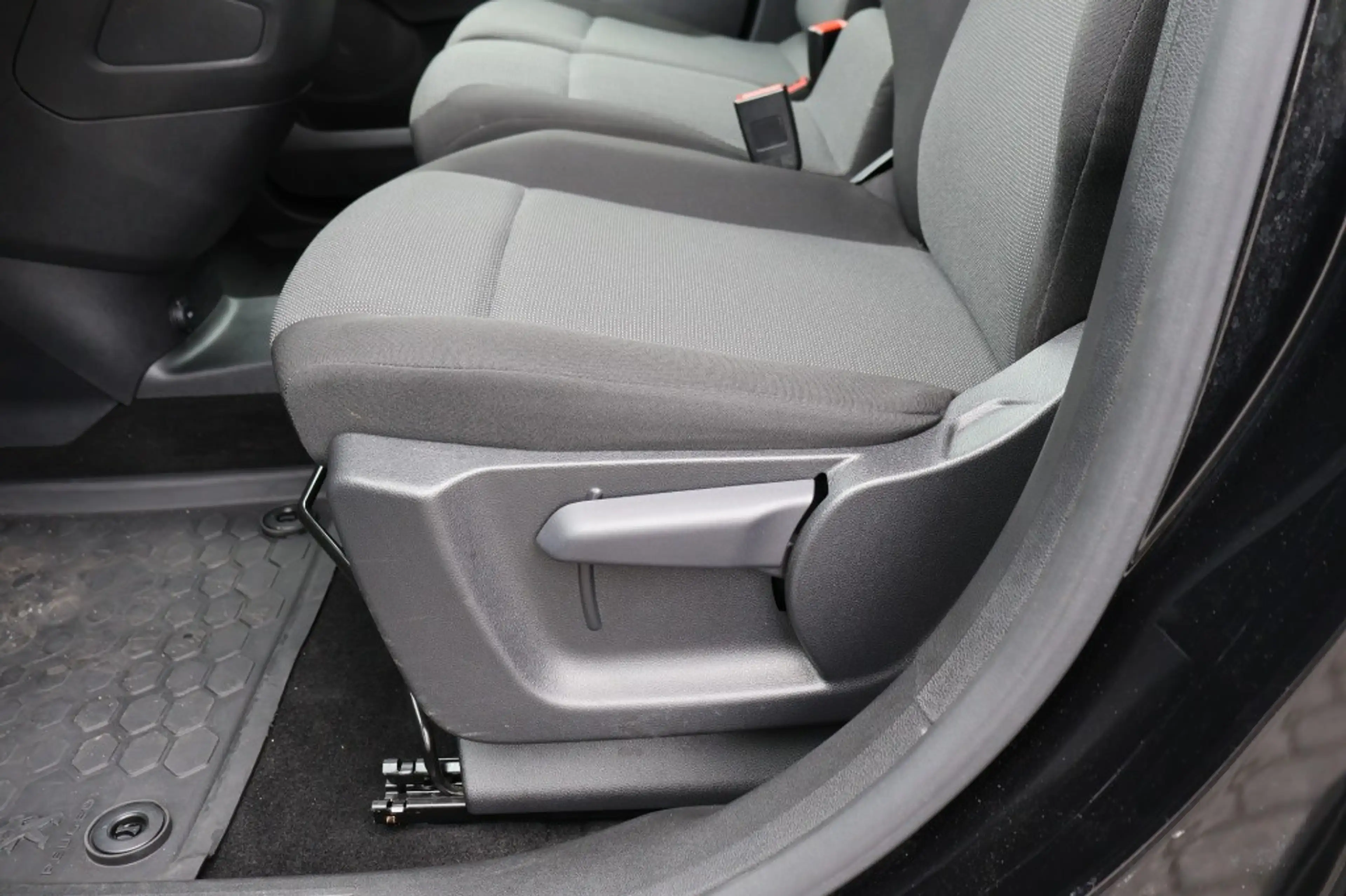 Peugeot Partner 1.5 BlueHDi 100 / Navi / PDC V&A / Camera / Cruise — photo 31
