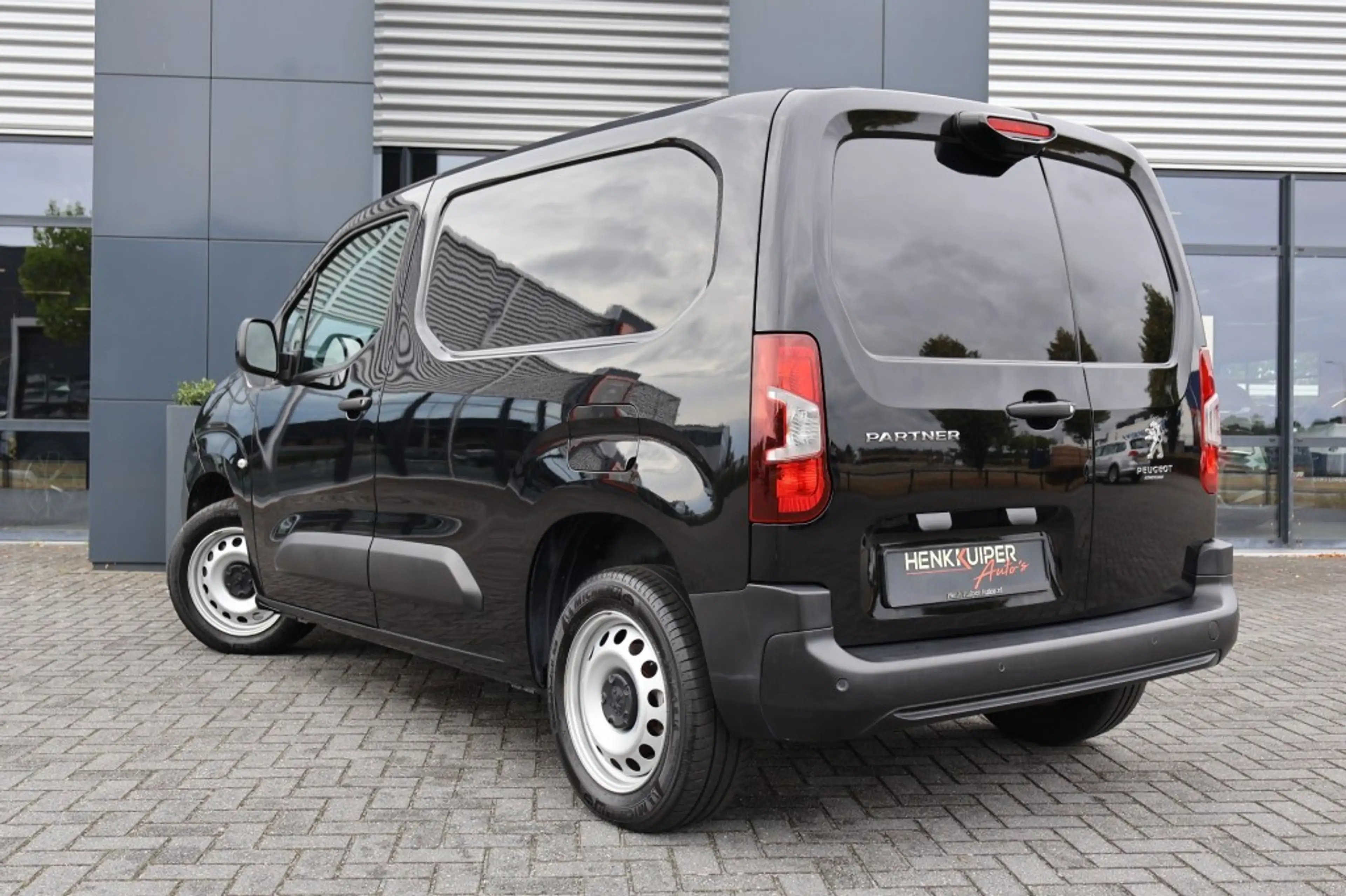 Peugeot Partner 1.5 BlueHDi 100 / Navi / PDC V&A / Camera / Cruise — photo 2