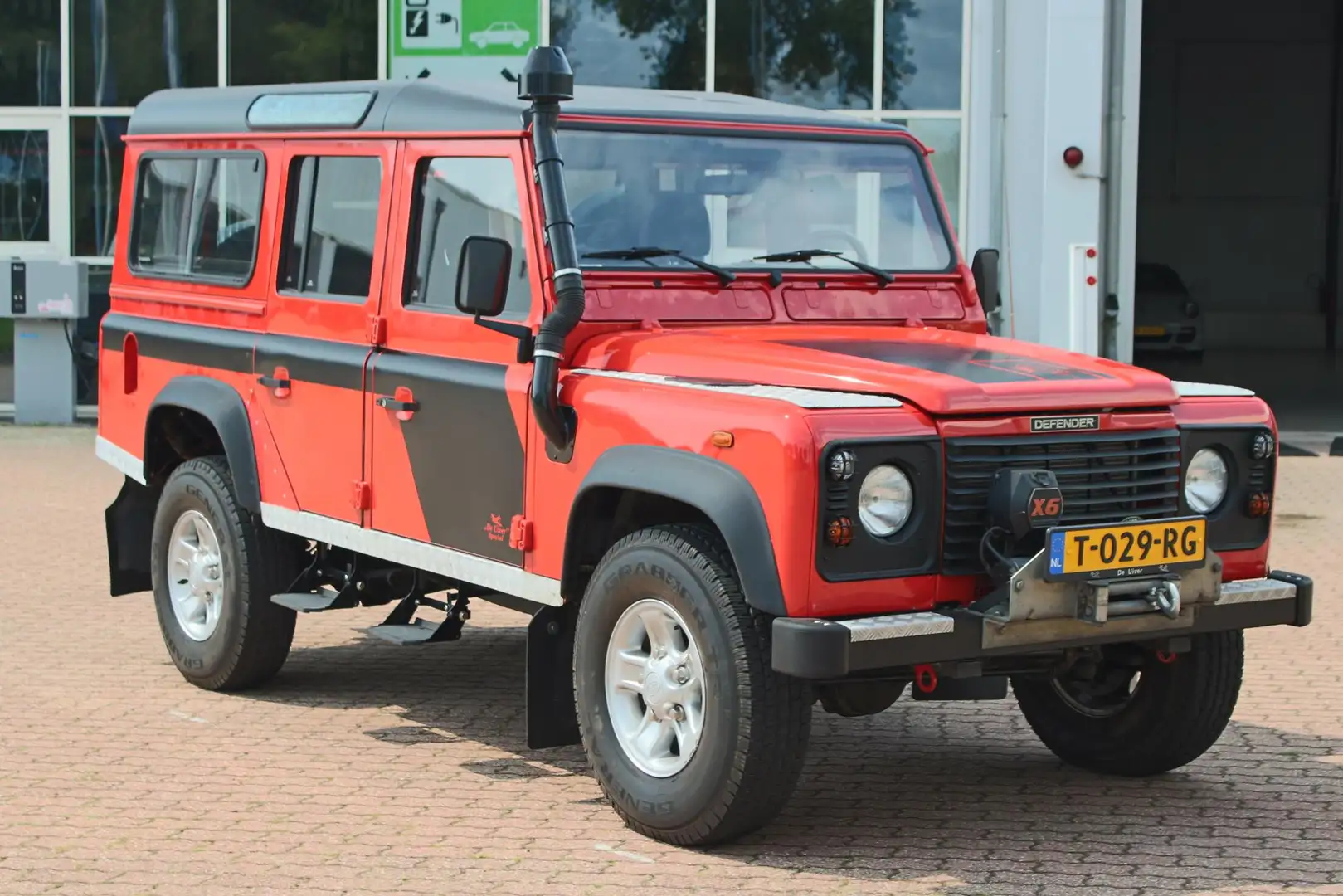 Land Rover Defender 2.5 TD5 110 SW S 27.371 Km. 1e Eigenaar „De Uiver” Rouge - 2