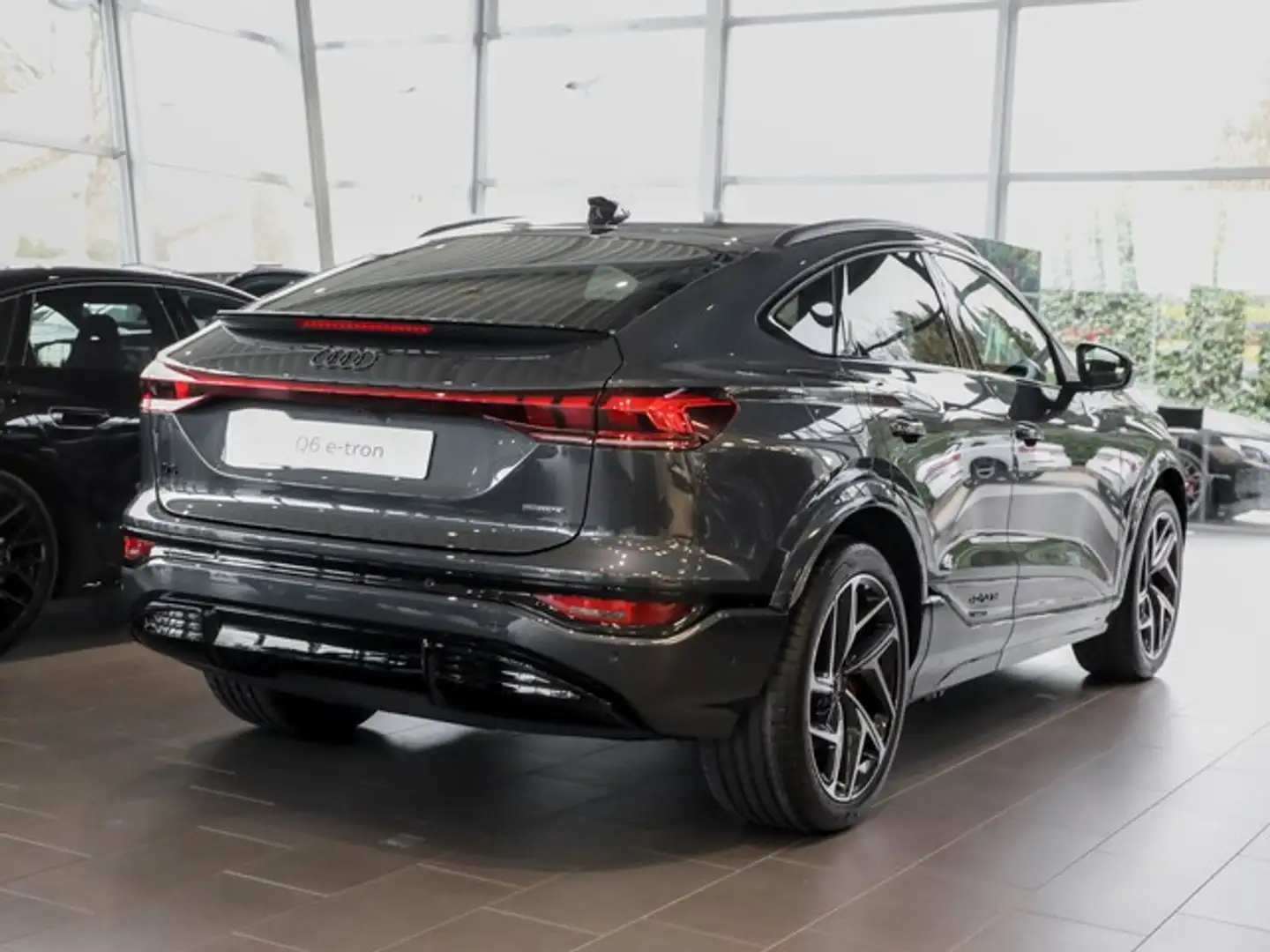 Audi e-tron quattro UPE 105.980,00 2 x S line TechPro ACC A... Grijs - 2