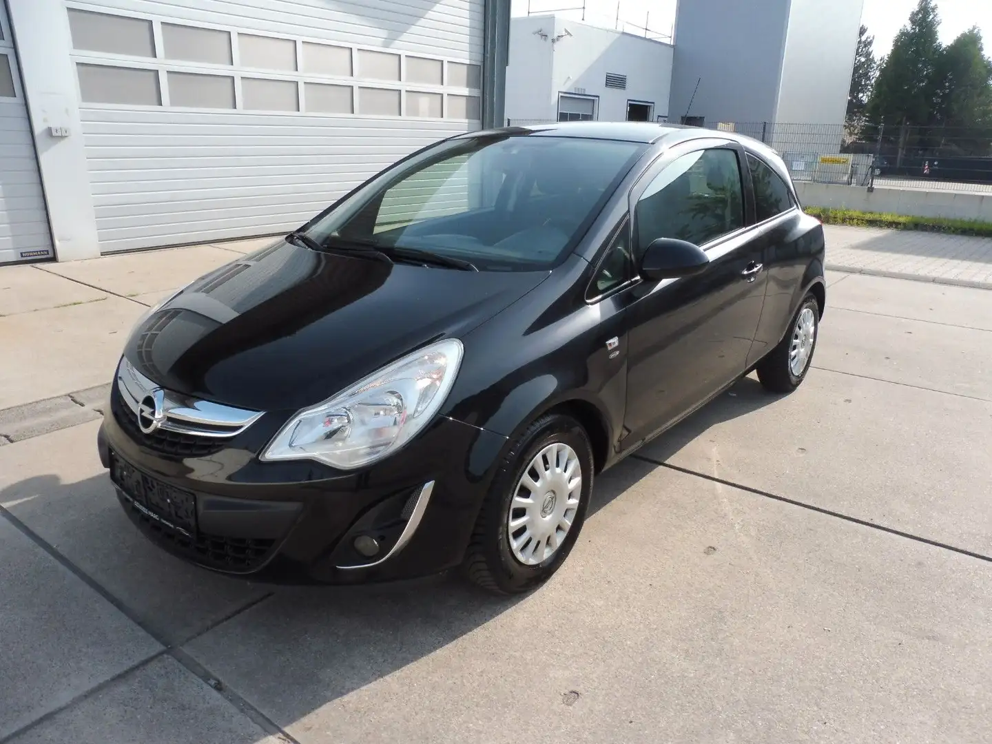 Opel Corsa 1.4 Selection  Satellite 3-türig Euro 5 Zwart - 1