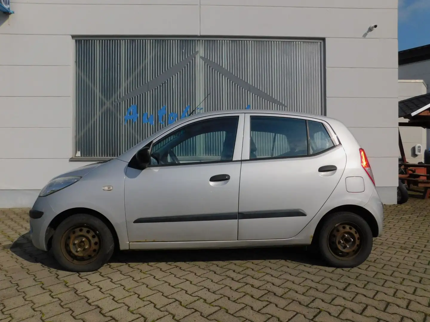 Hyundai i10 Classic E Stříbrná - 2