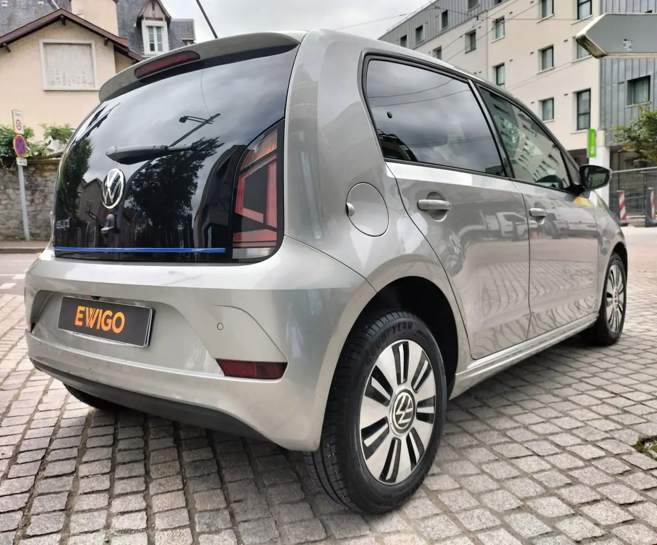 Volkswagen 83 ELECTRIC 85 32.3KWH LIFE Plus BVA - 2