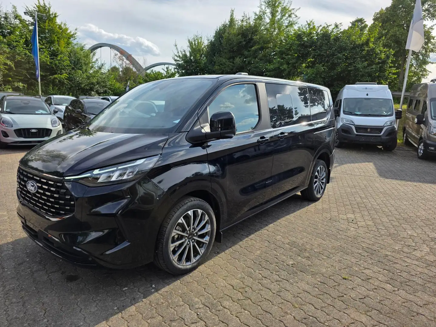 Ford Tourneo Custom 2.0 L1 Autom Titanium X ACC/360° Schwarz - 1