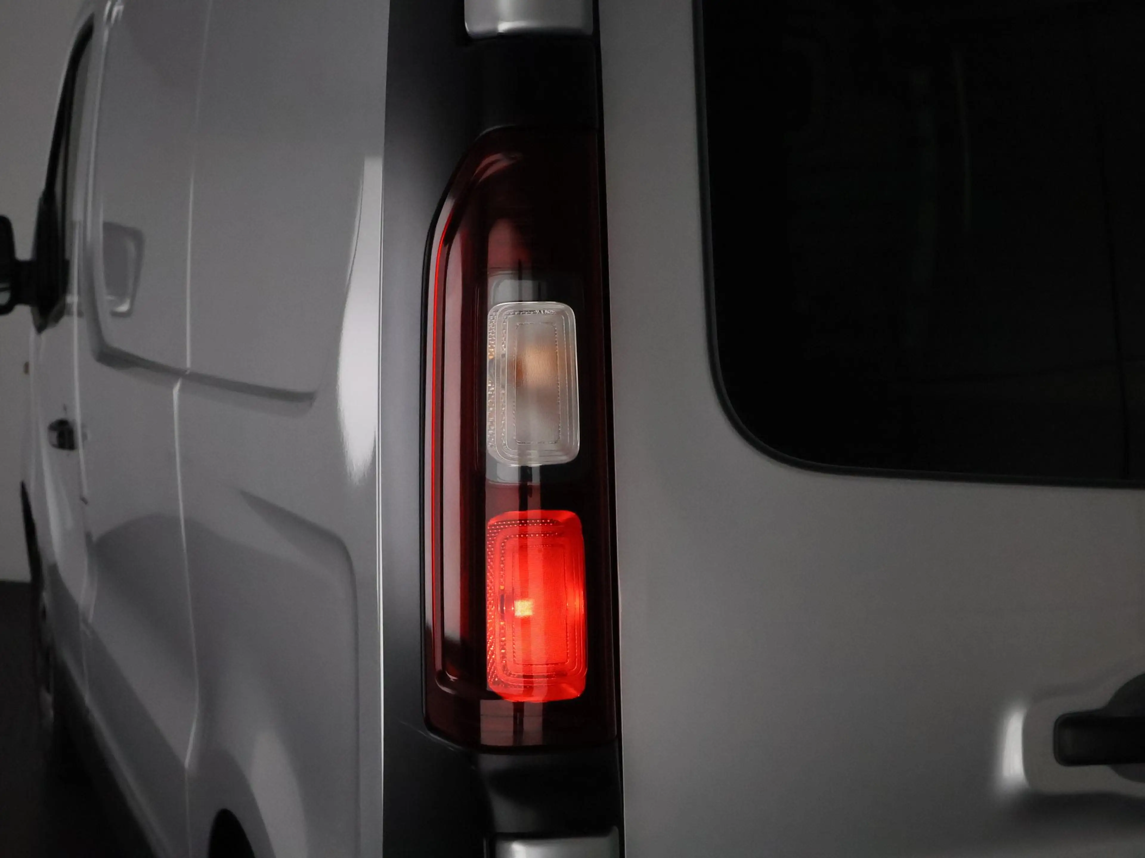 Renault Trafic 2.0 dCi 120 T29 L1H1 Comfort | Trekhaak | Parkeers — photo 29