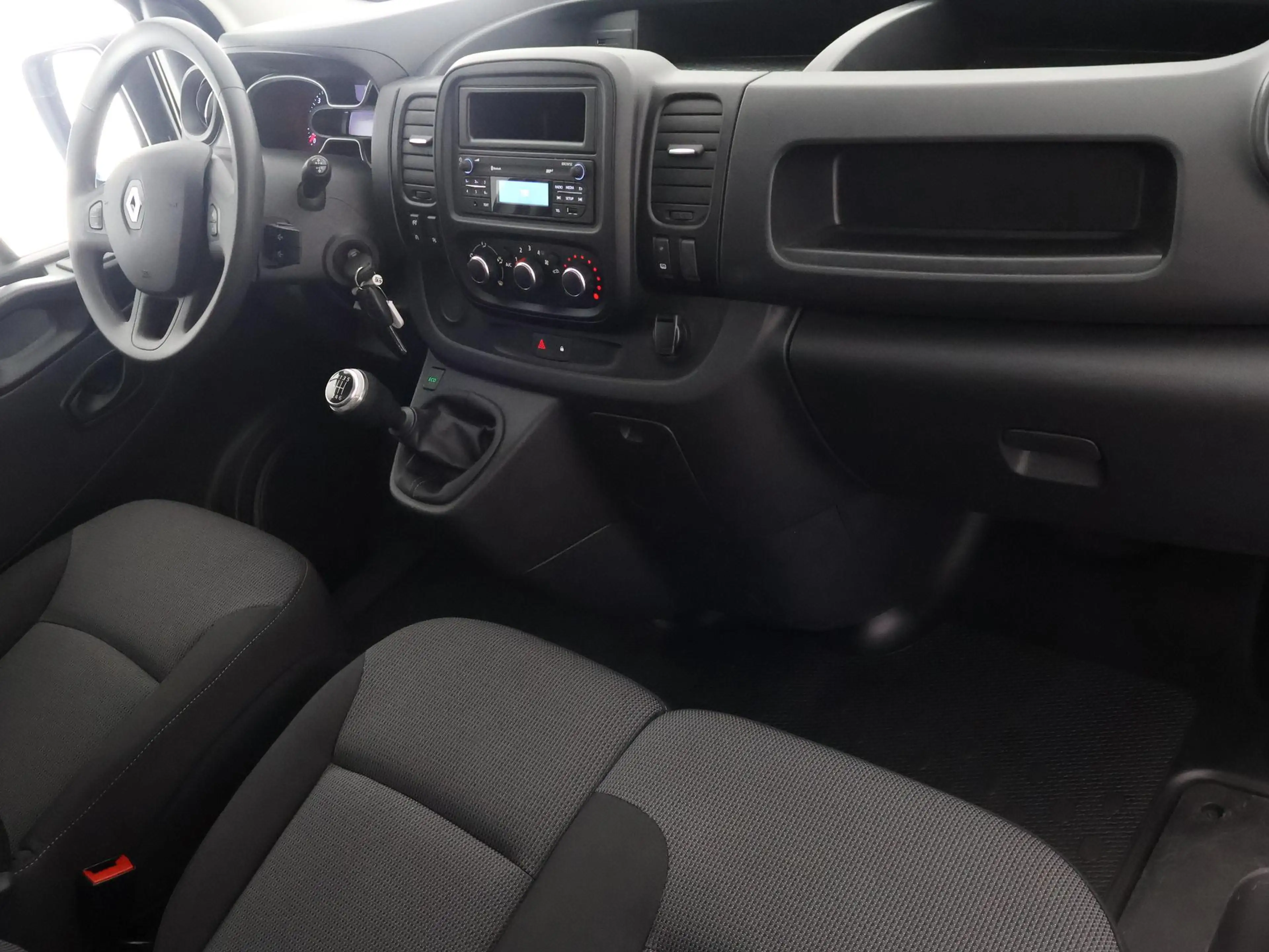 Renault Trafic 2.0 dCi 120 T29 L1H1 Comfort | Trekhaak | Parkeers — photo 8