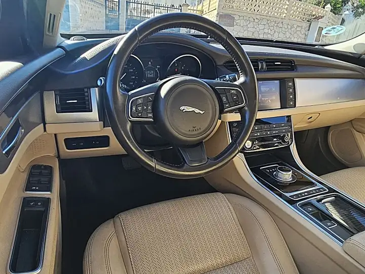 Jaguar XF 2016, foto 5