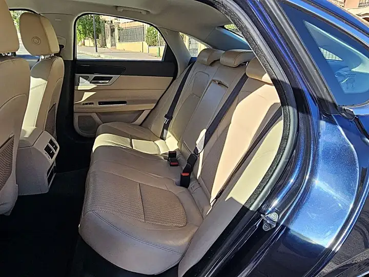 Jaguar XF 2016, foto 13
