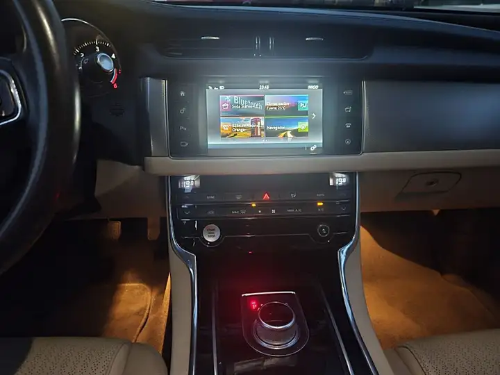 Jaguar XF 2016, foto 10