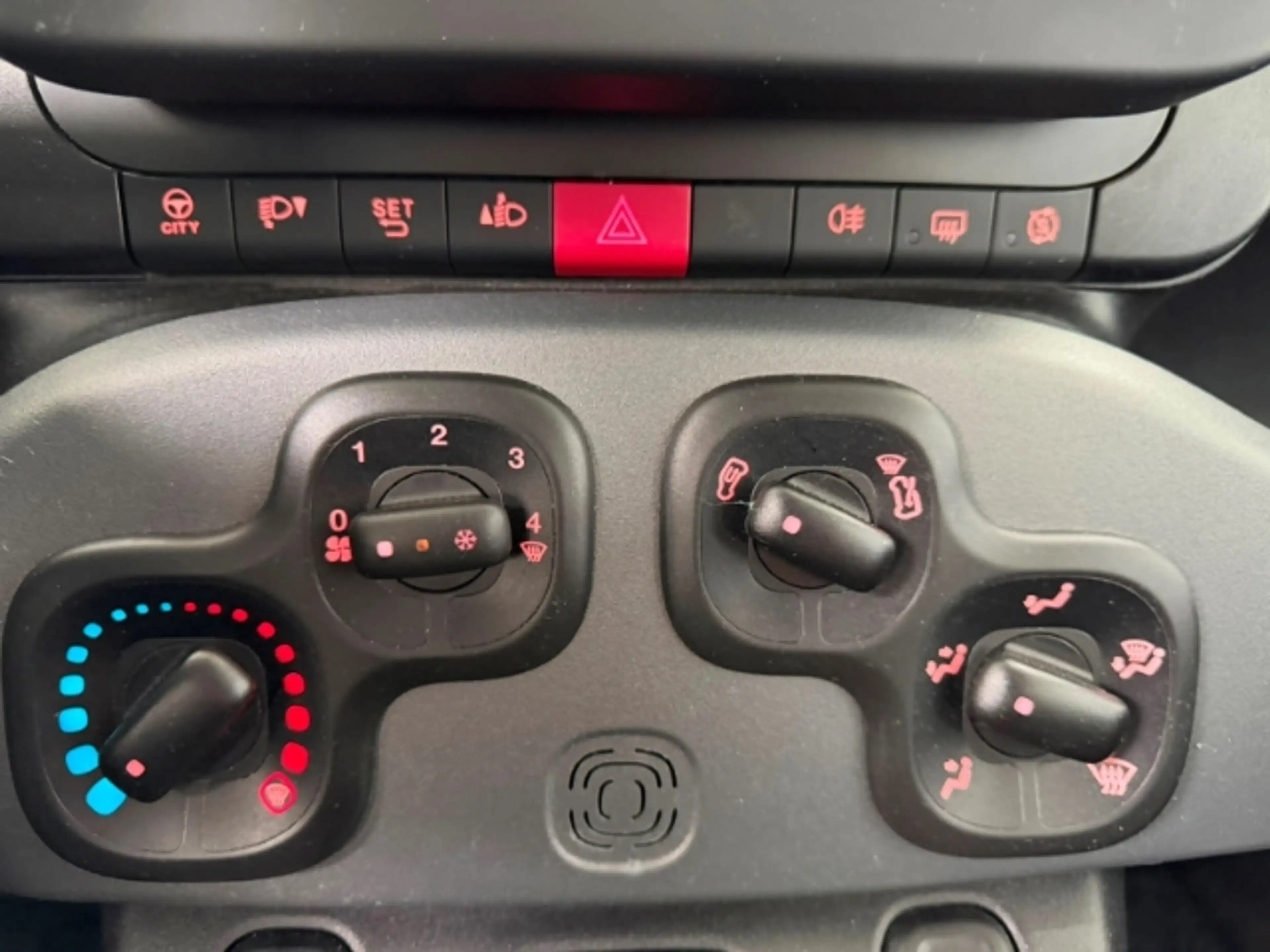 Fiat Panda Hybrid 1.0 GSE DAB Klima BT eFH — photo 15