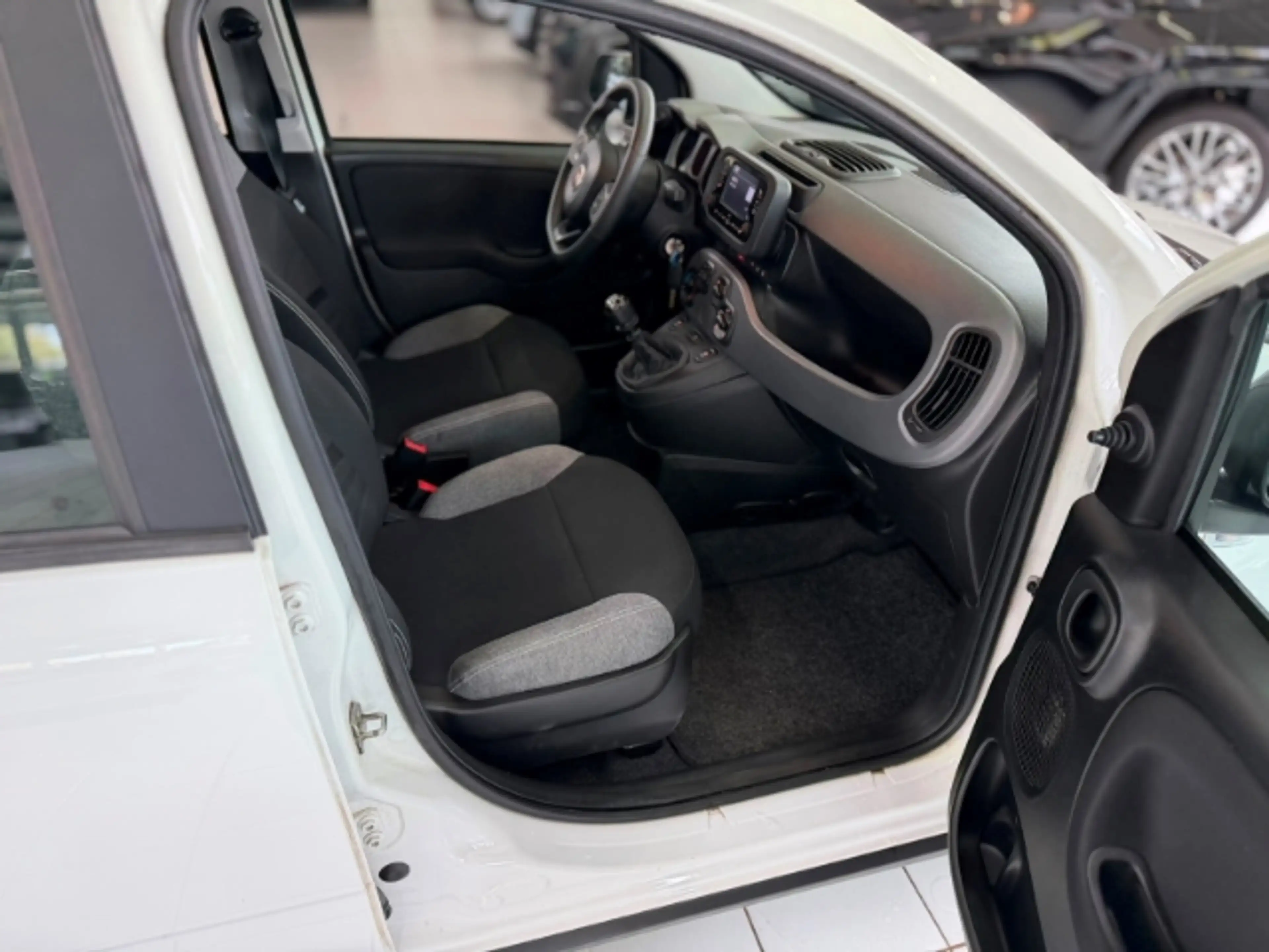 Fiat Panda Hybrid 1.0 GSE DAB Klima BT eFH — photo 10
