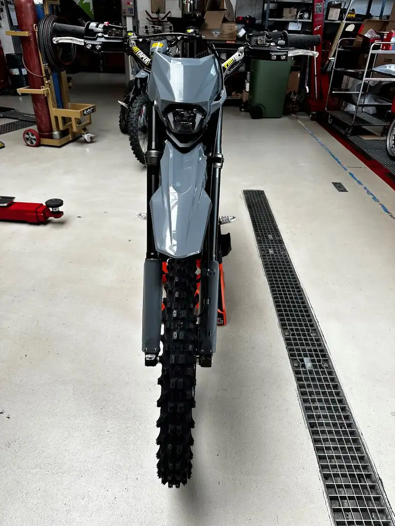 Sur-Ron Ultra Bee Hardenduro Komplettumbau Grau - 2