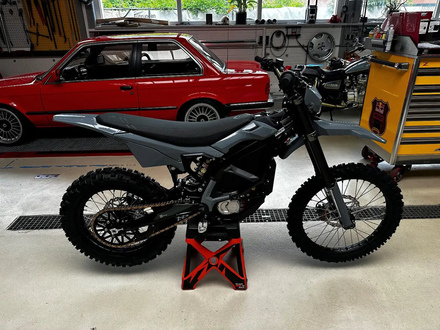 Sur-Ron Ultra Bee Hardenduro Komplettumbau Grau - 1