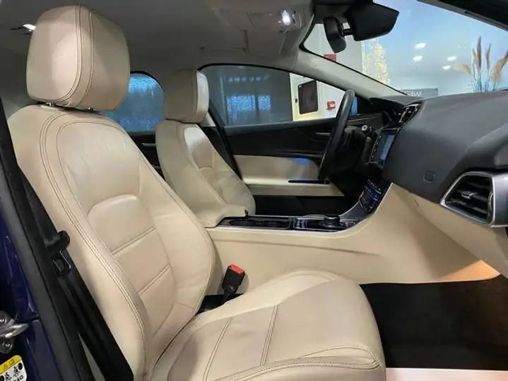 Jaguar XE 2016, foto 43