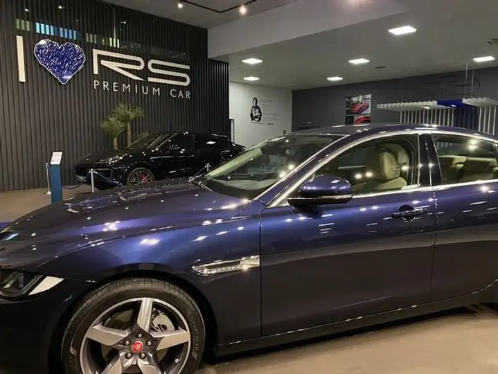 Jaguar XE 2016, foto 15