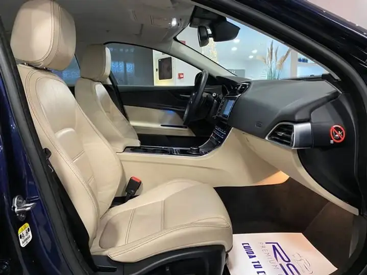 Jaguar XE 2016, foto 40