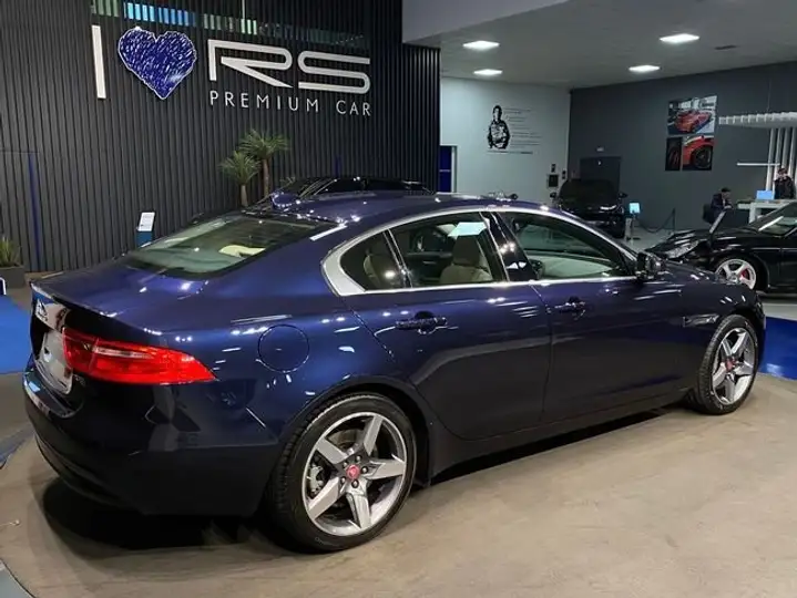 Jaguar XE 2016, foto 18