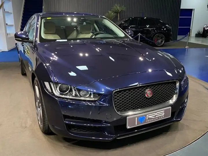 Jaguar XE 2016, foto 22