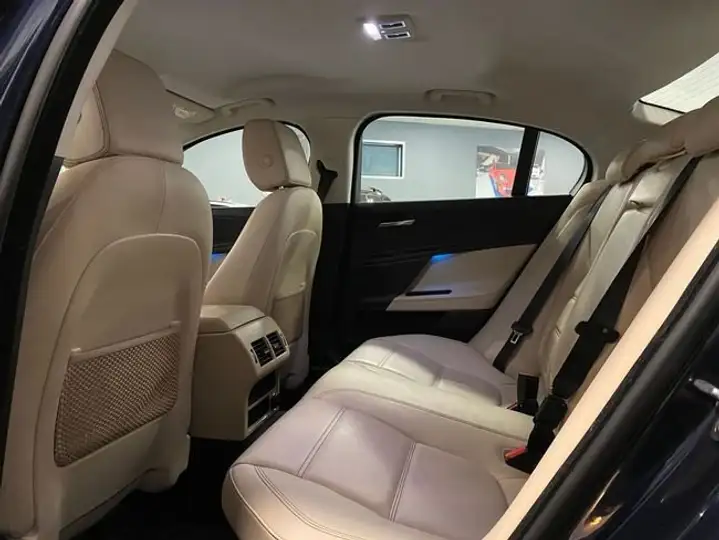 Jaguar XE 2016, foto 50