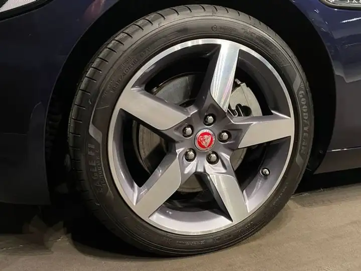 Jaguar XE 2016, foto 14