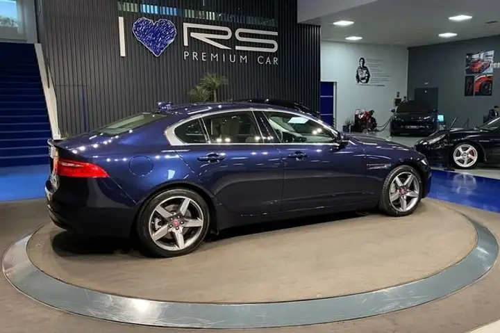Jaguar XE 2016, foto 9