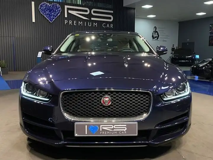 Jaguar XE 2016, foto 23