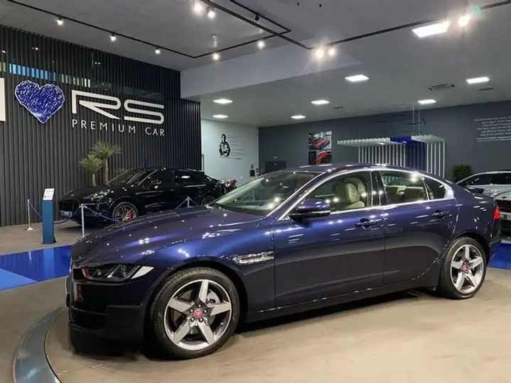 Jaguar XE 2016, foto 16