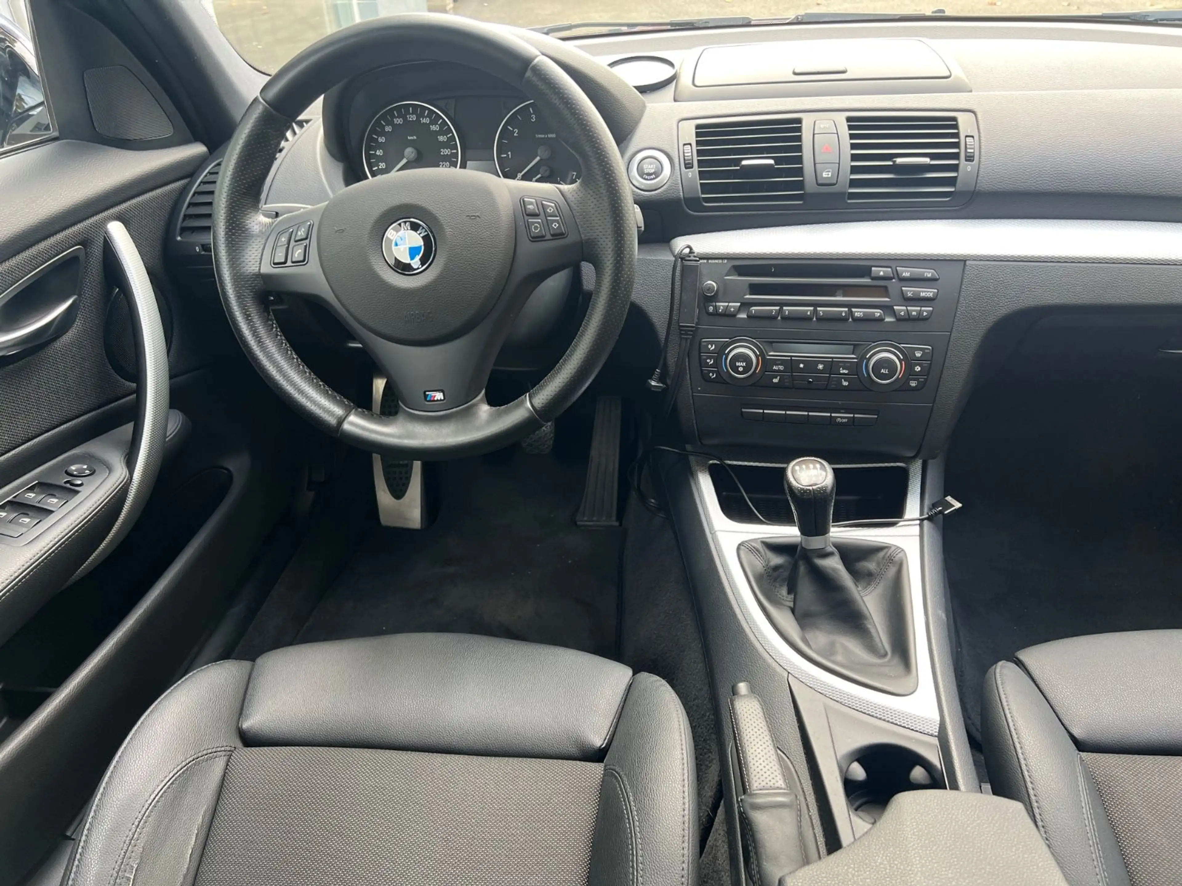 BMW 118 i Sport-Paket M"1.Hand"Lückenlos Scheckheft" — photo 9