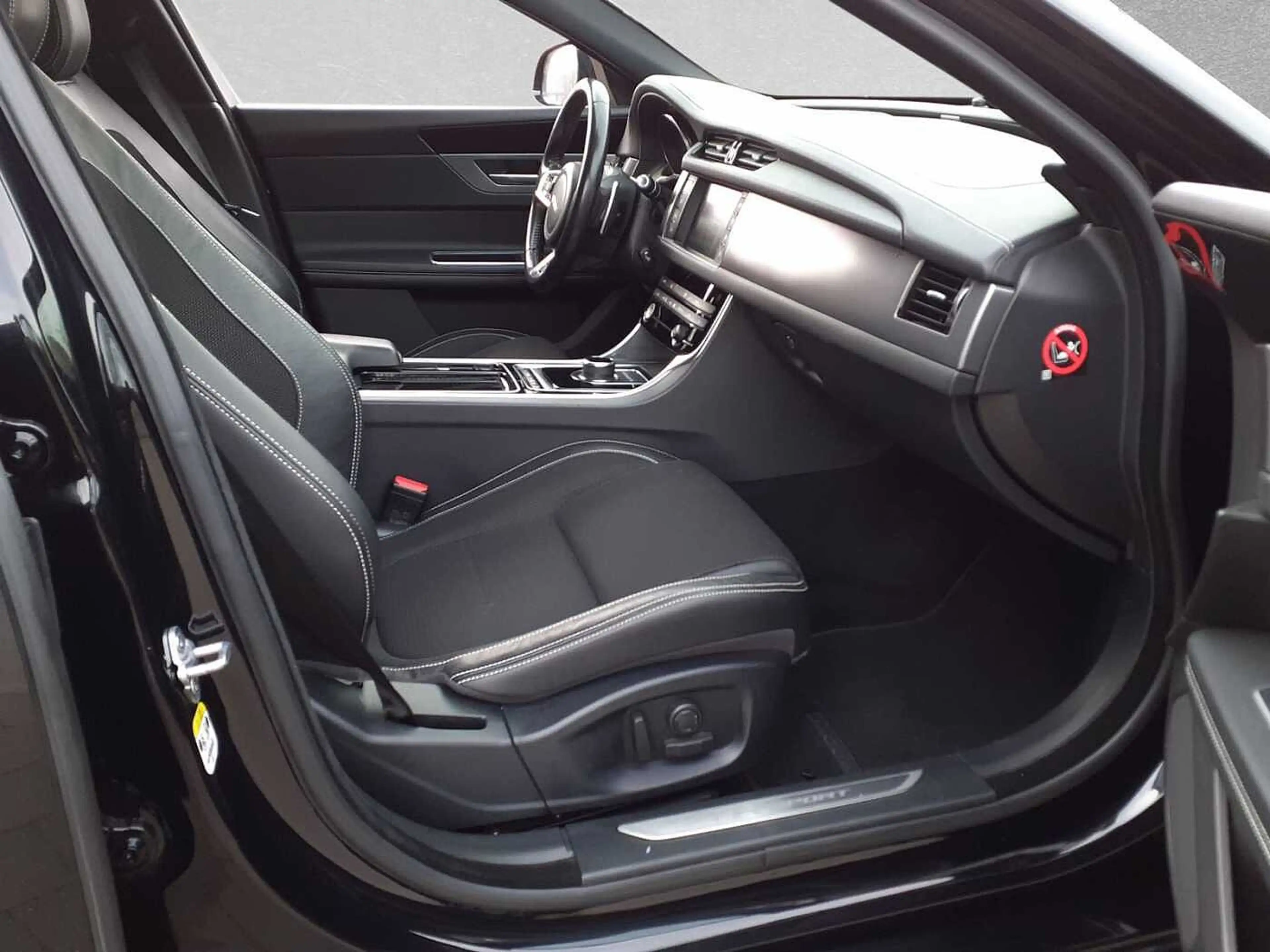 Jaguar XF 25d AWD Sportbrake Aut. R-Sport — photo 3