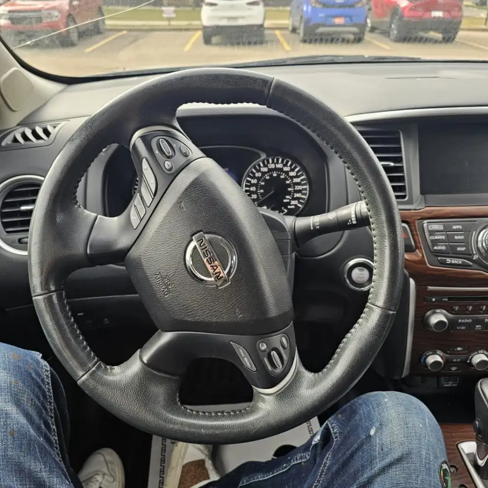 Nissan Pathfinder снимка Nissan Pathfinder