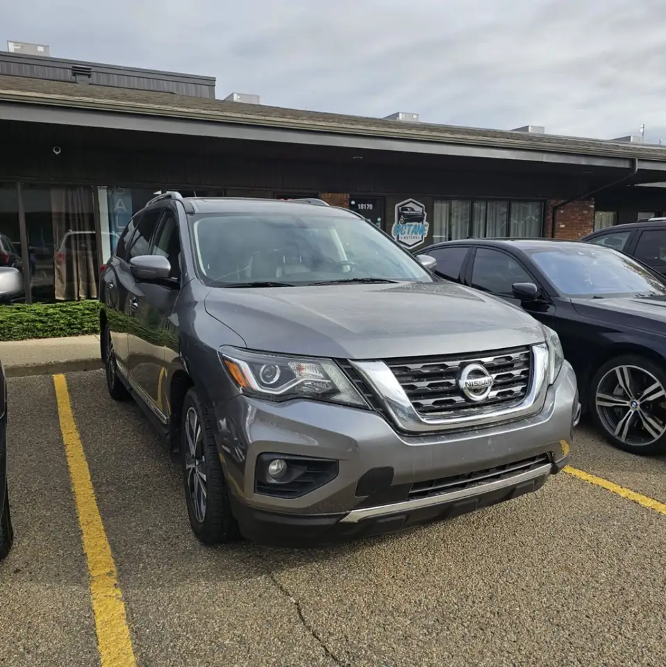 Nissan Pathfinder снимка Nissan Pathfinder