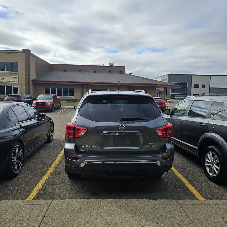 Nissan Pathfinder снимка Nissan Pathfinder