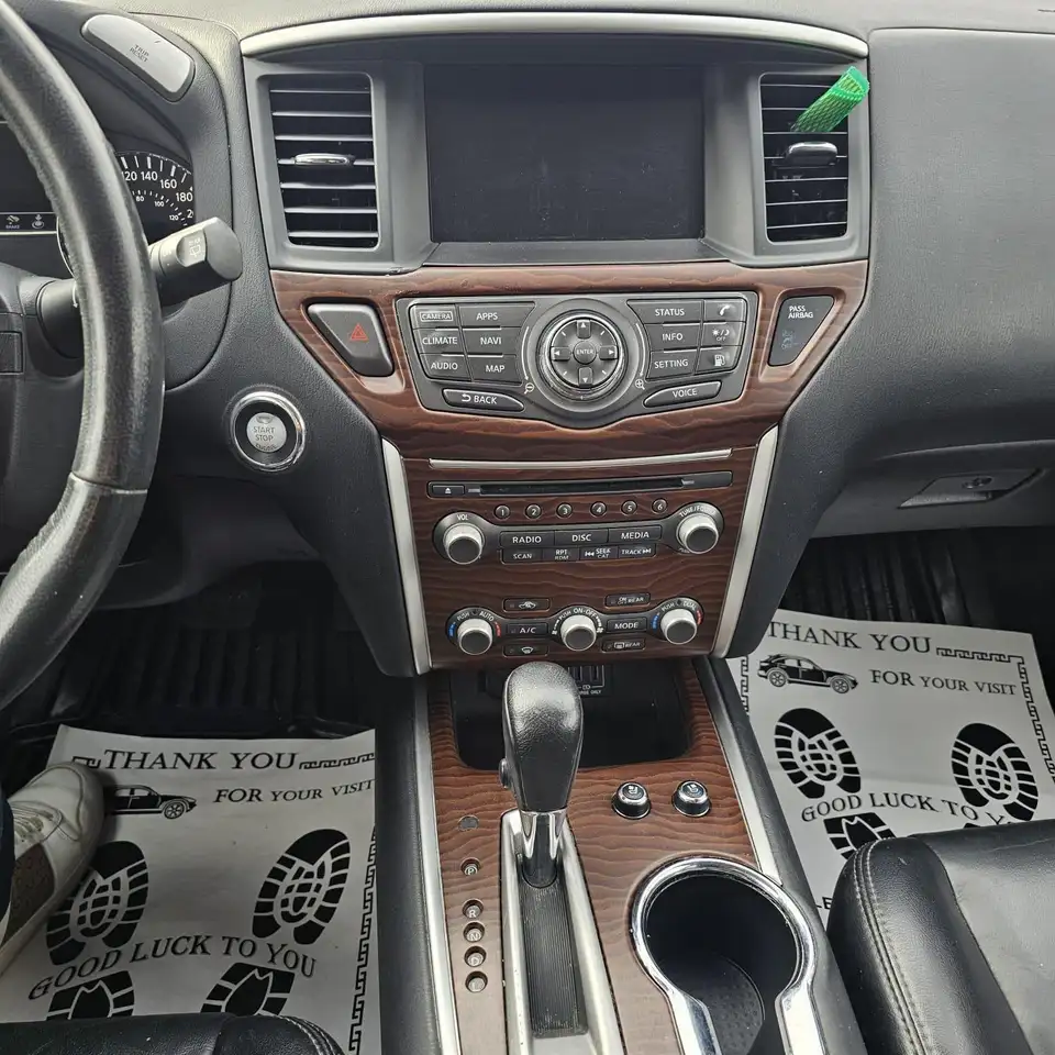 Nissan Pathfinder снимка Nissan Pathfinder