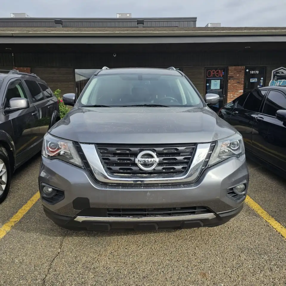 Nissan Pathfinder снимка Nissan Pathfinder