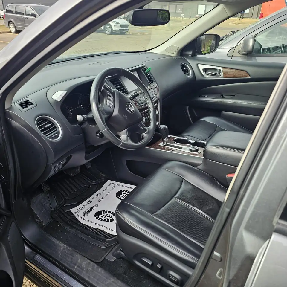 Nissan Pathfinder снимка Nissan Pathfinder